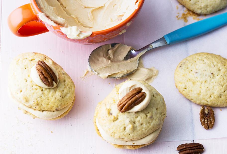Banana-Bread-Whoopies mit Pekannüssen