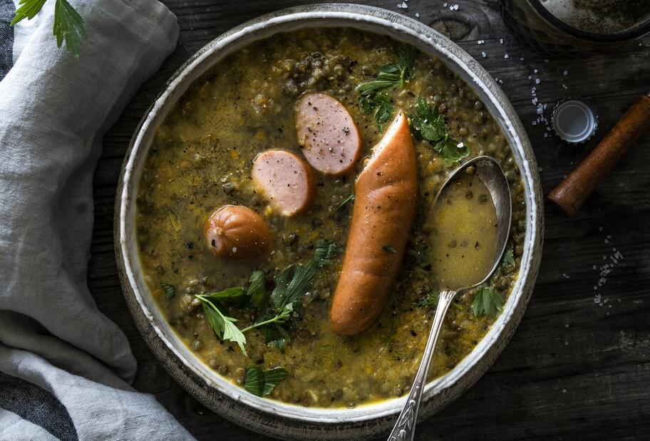 Linsensuppe mit Bockwurst