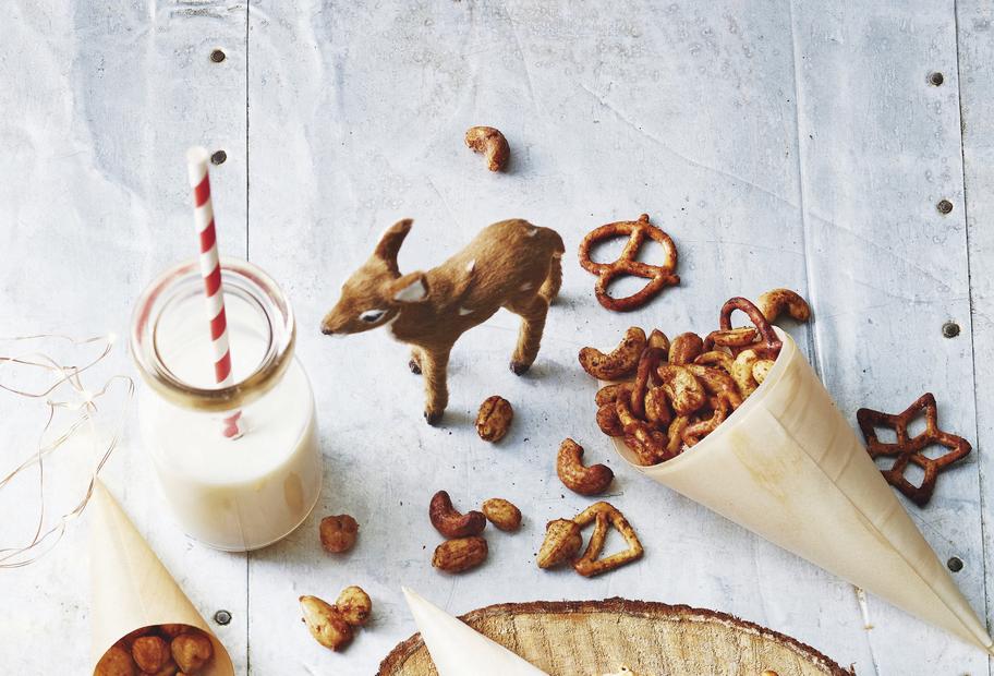 Nüsse mit Vanille und Ahornsirup