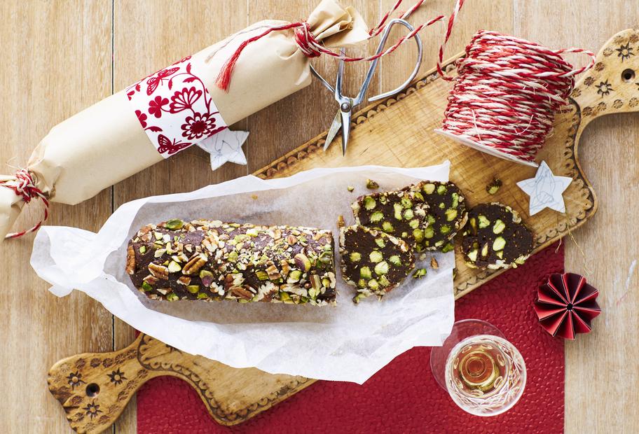 Süße Schokoladen-Nuss-Salami