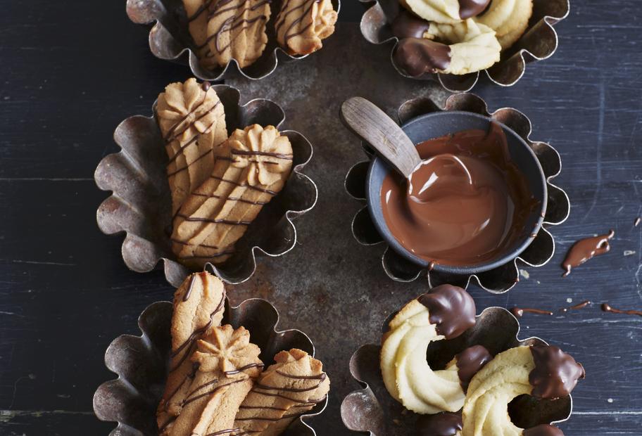 Spritzgebäck mit Schokoglasur