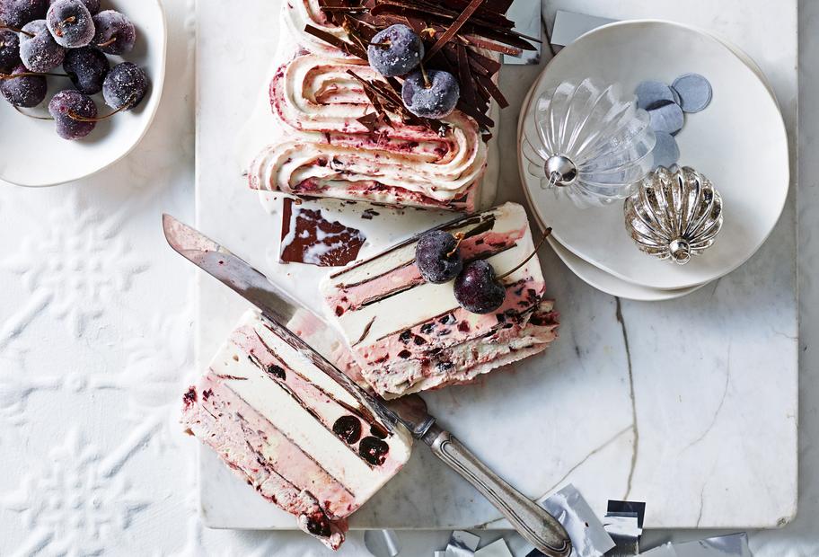 Vanille-Kirsch-Eisschnitte mit Schokolade