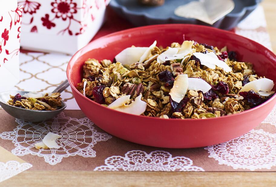 Weihnachtsmüsli mit Pekannüssen und Zimt