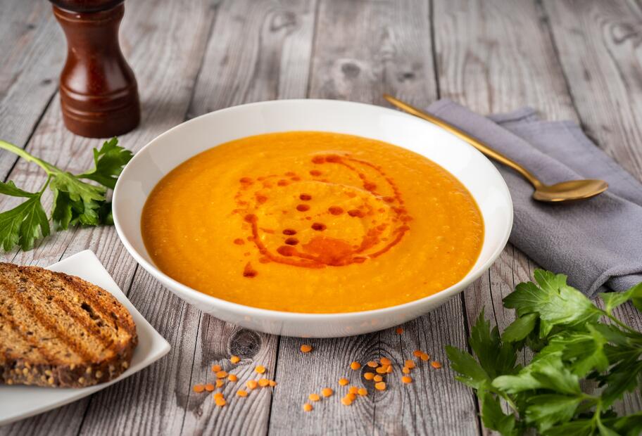 Türkische Linsensuppe mit Kartoffeln