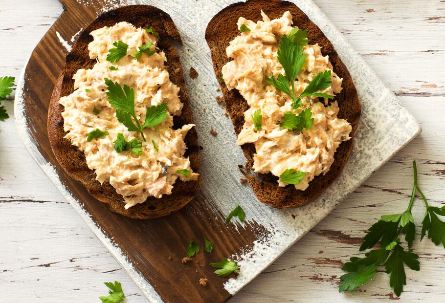 Würziger Lachs-Dip mit Frischkäse für den Thermomix® Würziger Lachs-Dip mit Frischkäse für den Thermomix®