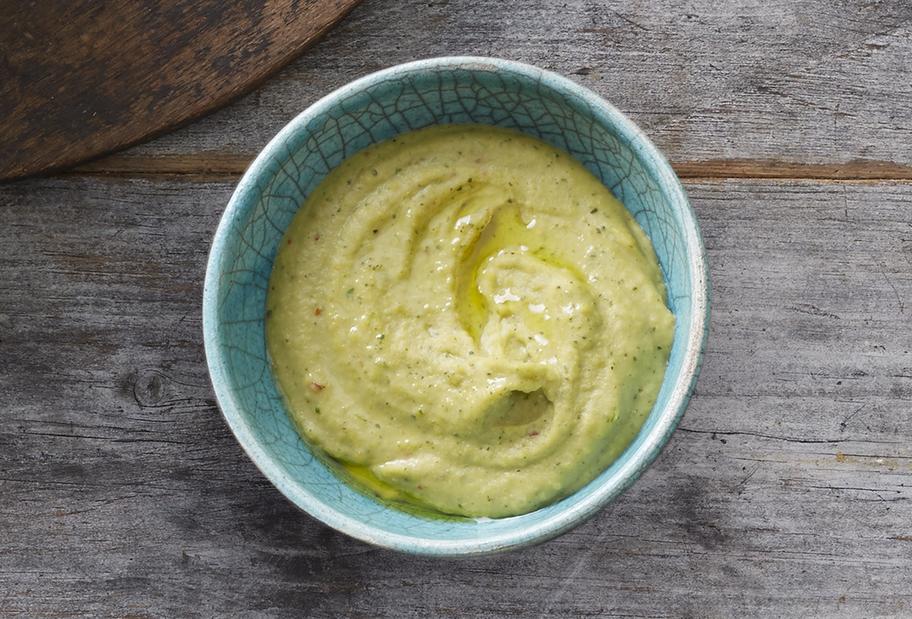 Cremiger Avocado-Dip mit Joghurt