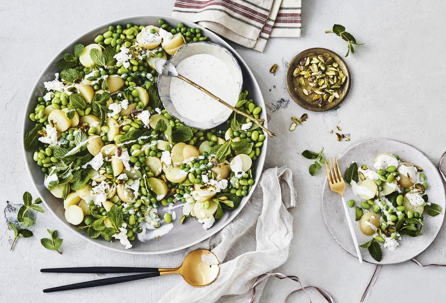 Kartoffel-Erbsen-Salat mit Joghurt-Minz-Dressing