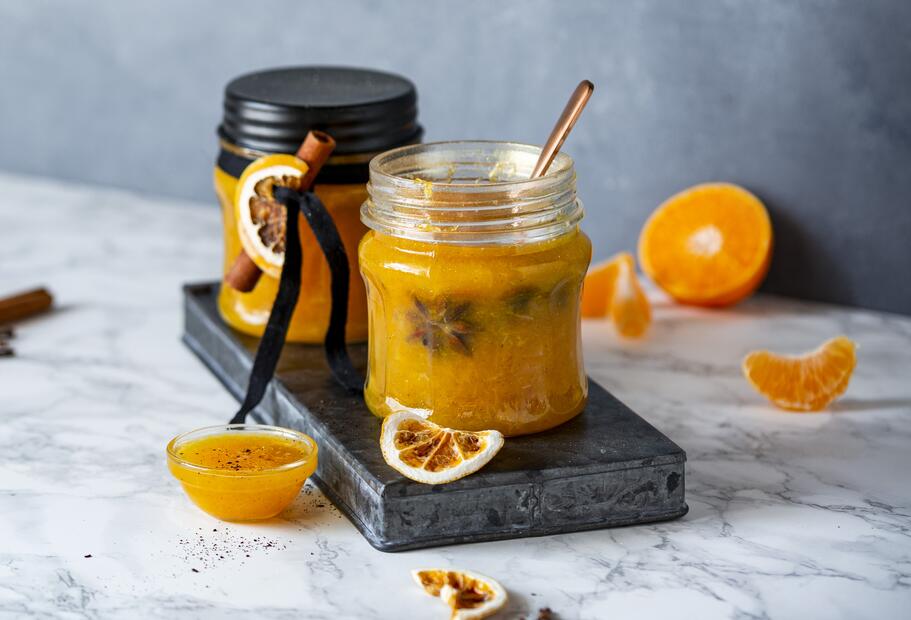 Mandarinen-Orangen-Marmelade mit Goldglitzer