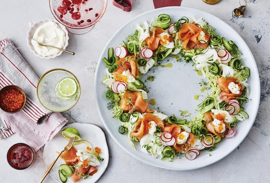 Räucherlachs-Kranz mit Avocadocreme