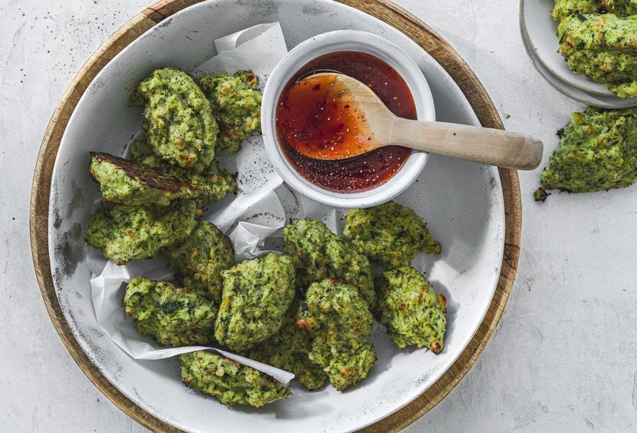 Brokkoli-Cheese-Nuggets mit Sweet-Chili-Soße