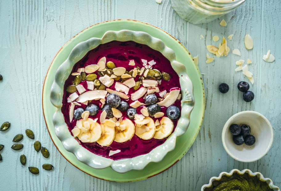 Gesunde Bowl mit Blaubeeren