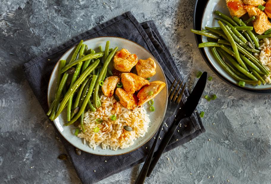 Hähnchen mit Reis und Süßsauer-Soße