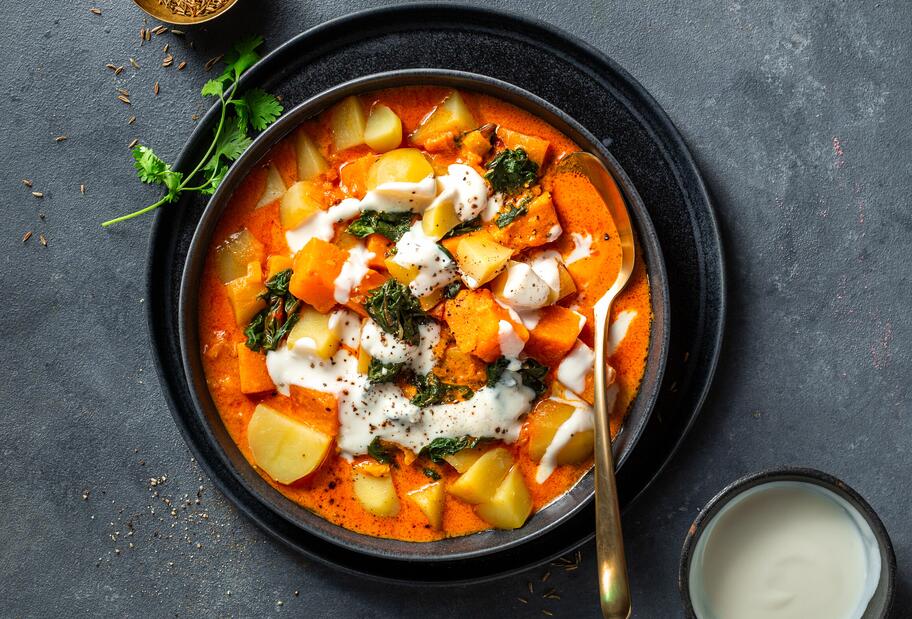 Vegetarisches Kartoffelcurry mit Kokosmilch