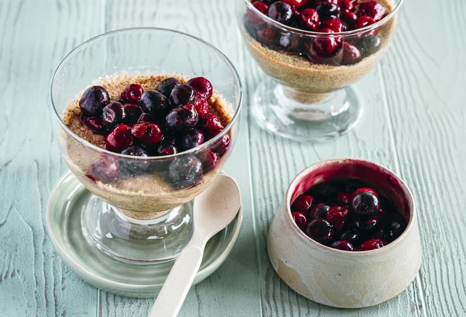 Leinsamenpudding mit Roter Grütze