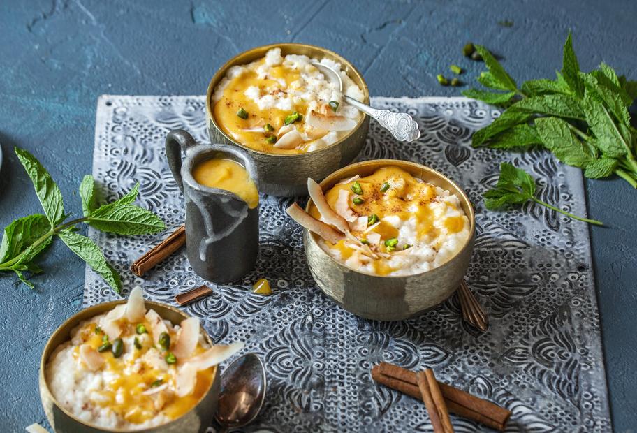 Veganer Mango-Lassi-Milchreis mit Kokosmilch