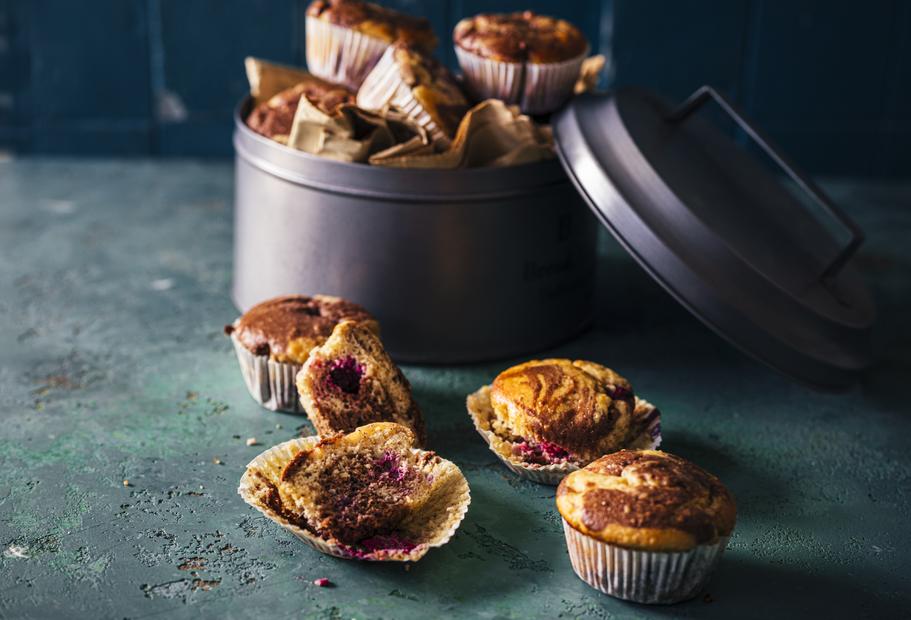 Schnelle Marmormuffins mit Beeren-Kern