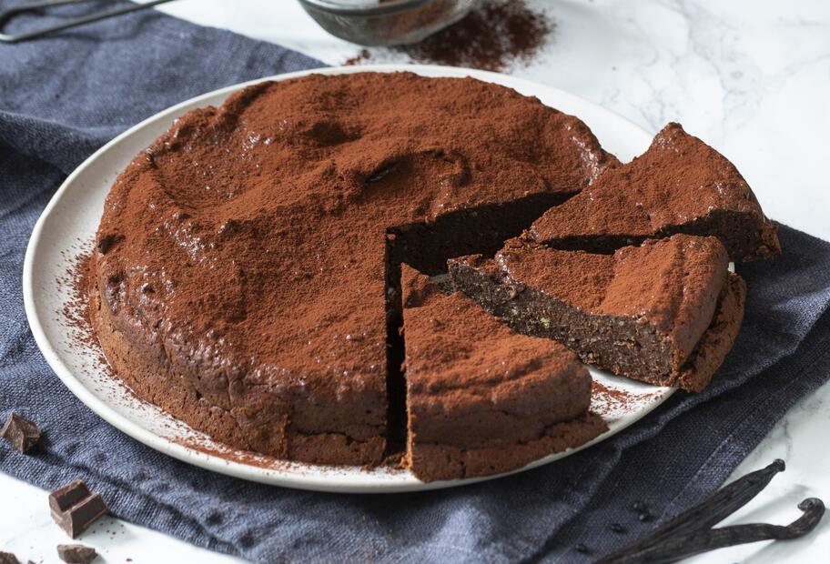 Gesunder Schokoladenkuchen mit Datteln