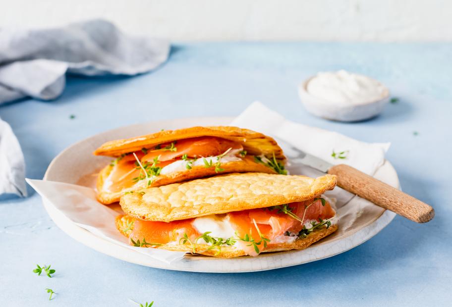 Cloud-Bread-Sandwich mit Lachs
