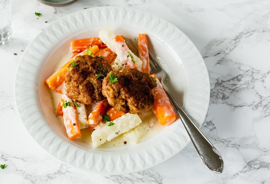 Schnelle Frikadellen mit Rahmgemüse