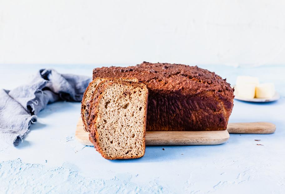 Fruchtiges Eiweißbrot mit Quark
