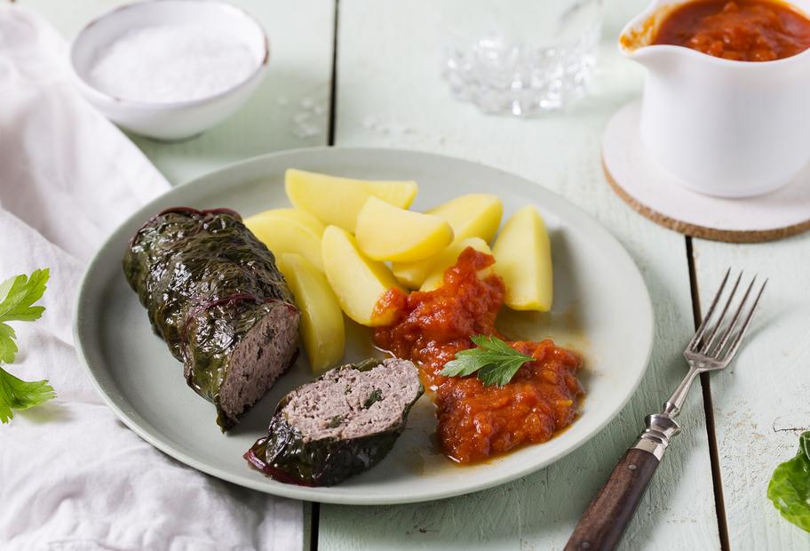 Heimische Hackroulade aus Mangold mit Salzkartoffeln
