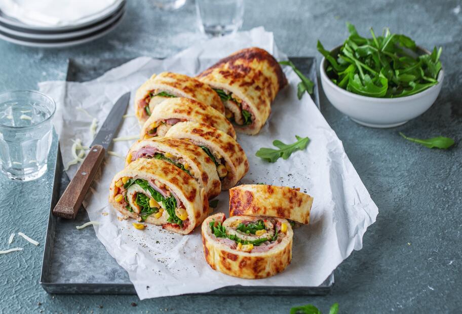 Low-Carb-Pizzarolle mit Schinken