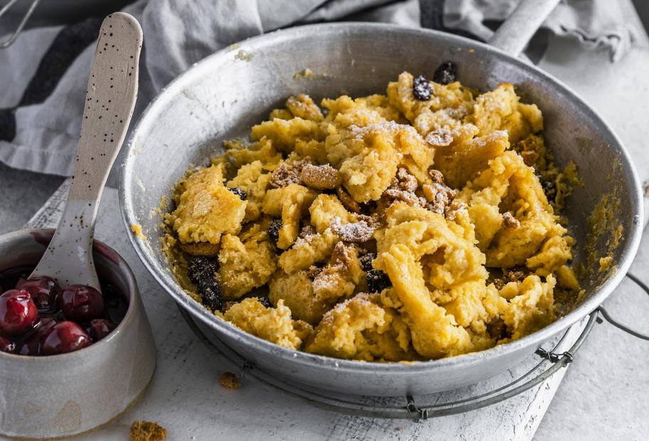 Amarettini-Schmarren mit Amaretto-Kirsch-Kompott