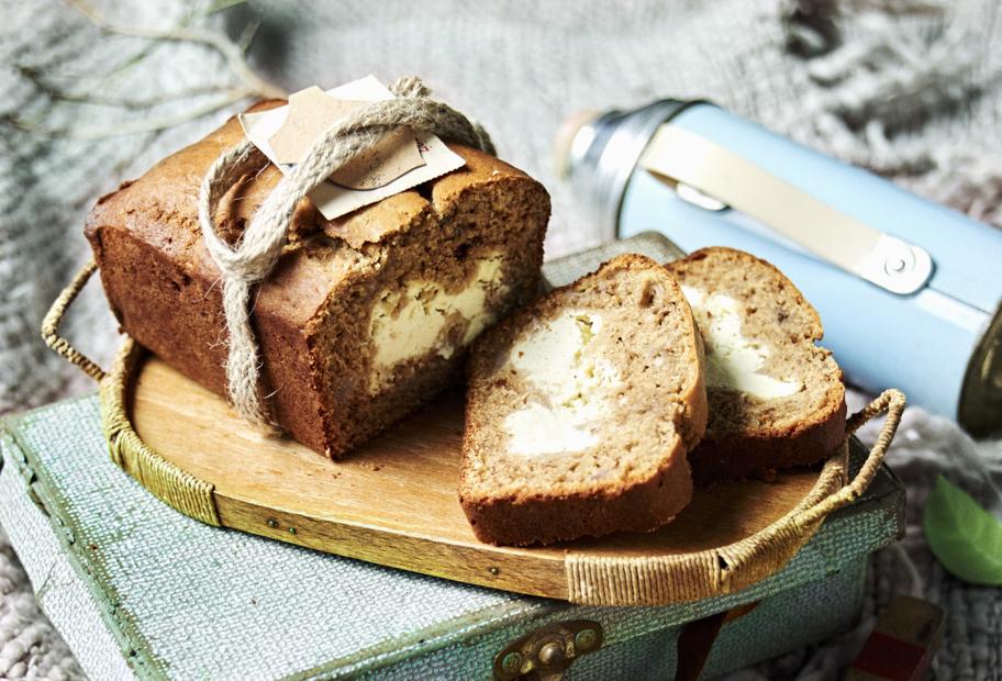 Bananenbrot mit Frischkäsefüllung