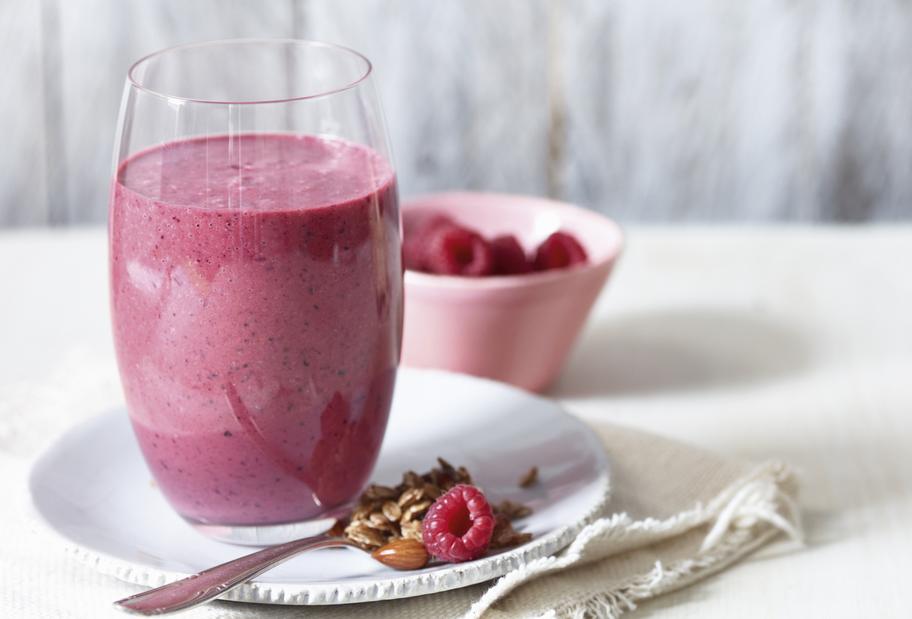 Beerensmoothie mit Mandeln