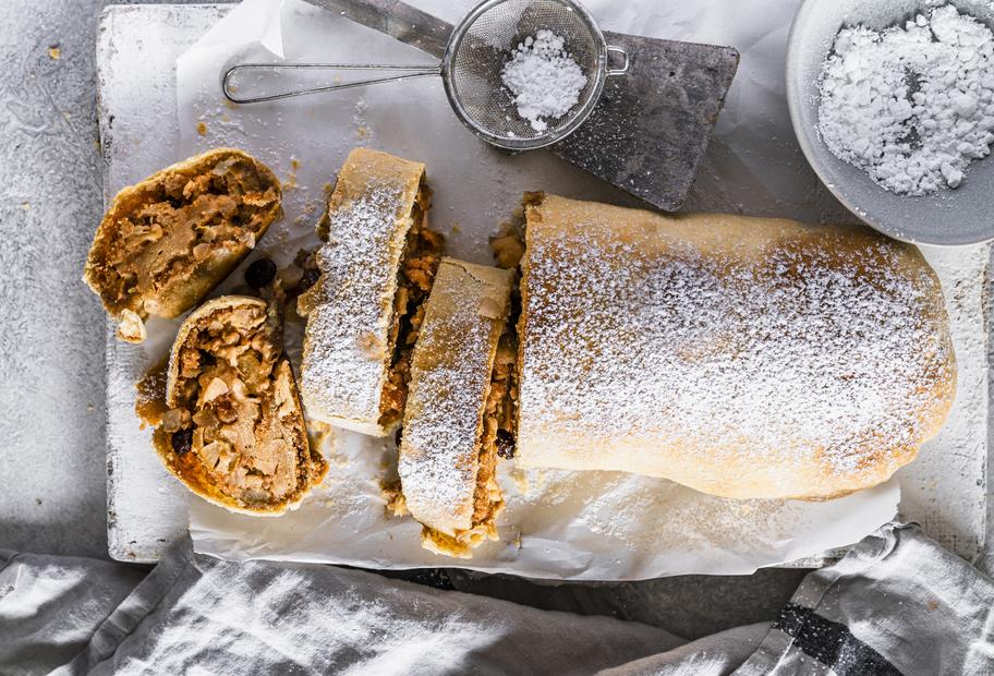 Birnen-Strudel mit Walnüssen