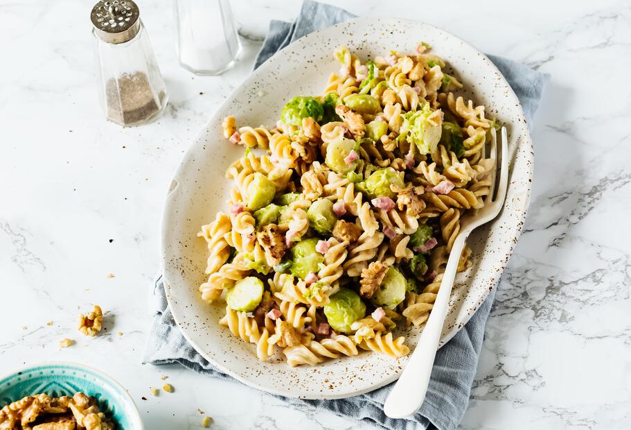 Buchweizenpasta mit Gorgonzolasoße und Rosenkohl