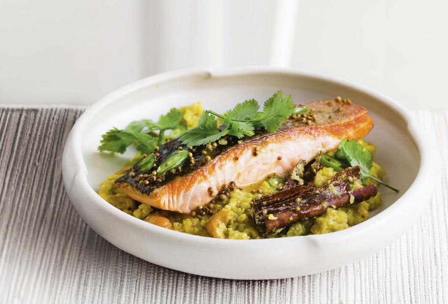 Für Low-Carb-Fans: Lachs mit Kokos-Blumenkohlreis