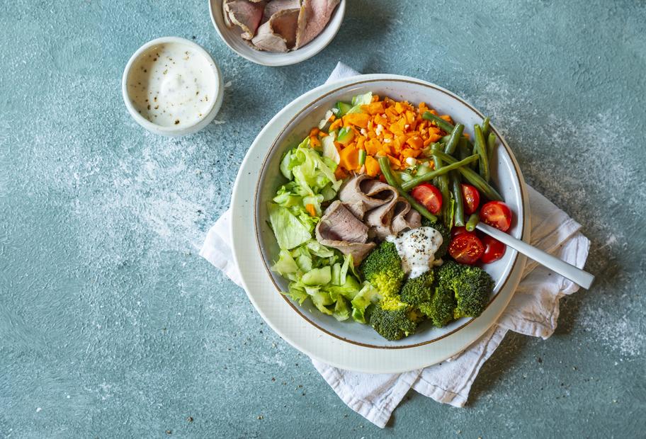 Roastbeef Bowl mit Brokkoli und Bohnen