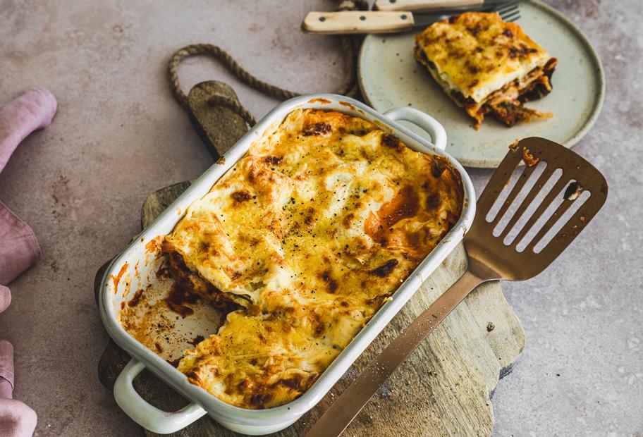 Vegetarische Wirsing-Lasagne mit Tomate und Bechamel