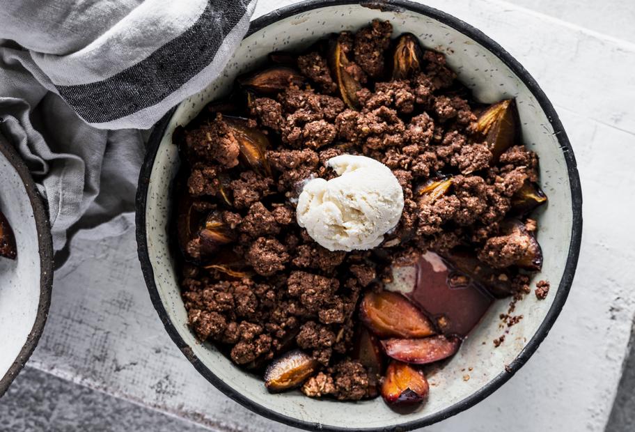 Zwetschgen-Crumble mit Schokostreuseln