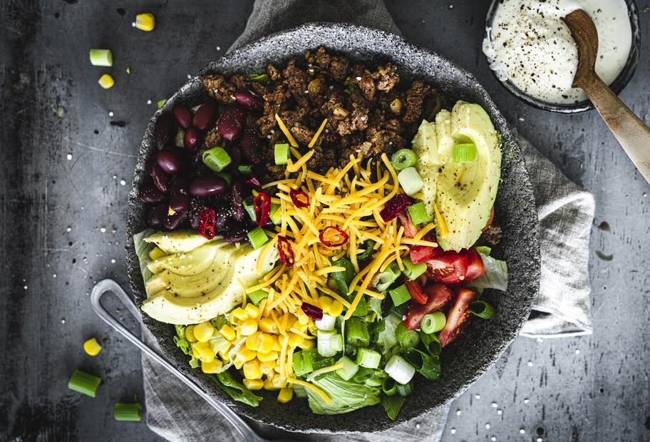 Taco-Bowl mit Hackfleisch und Bohnen