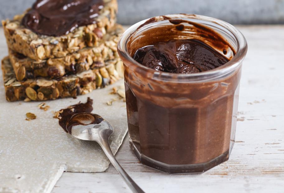Schokoladiges Lowtella mit Haselnüssen