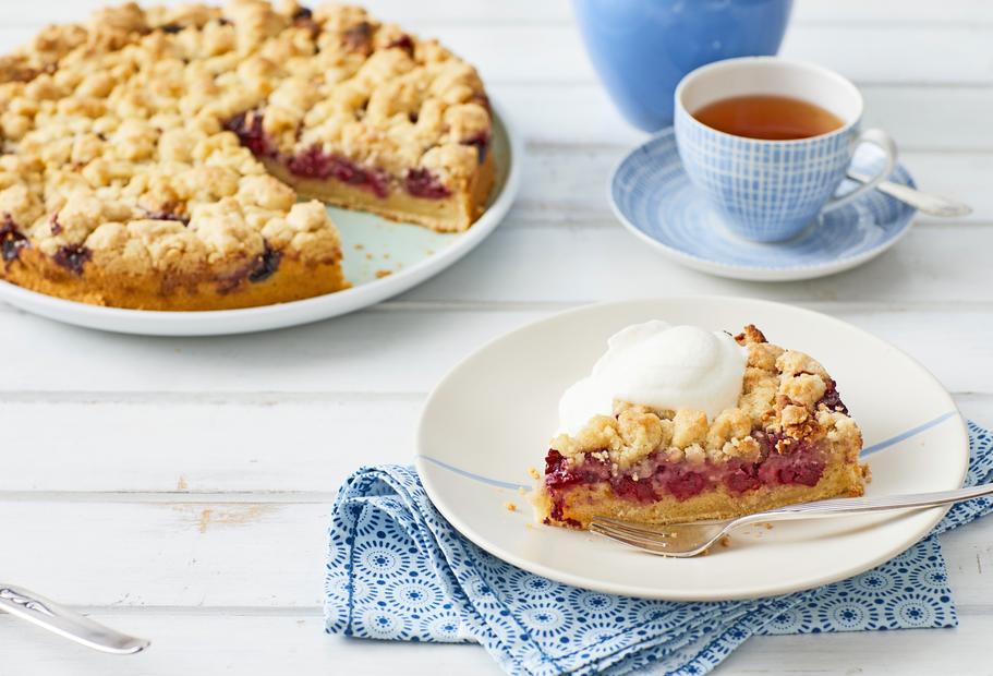 Kirsch-Streusel-Kuchen mit Marzipan