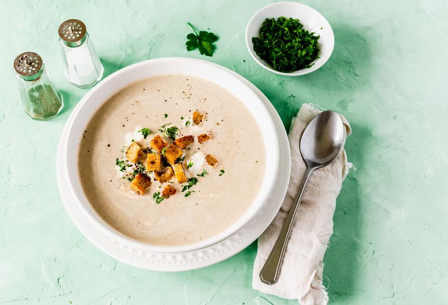 Champignoncremesuppe mit Crème fraîche