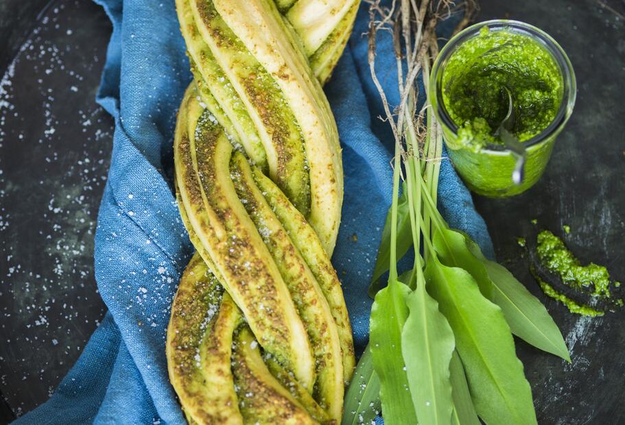 Hefezopf mit Bärlauch