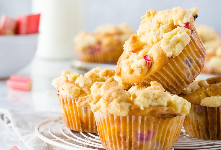 Rhabarbermuffins mit Streuseln