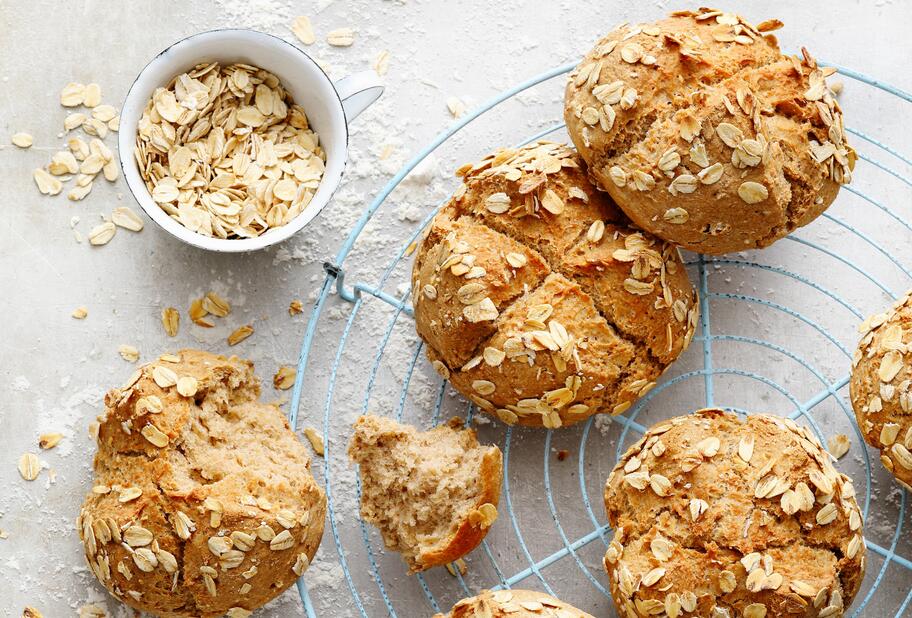 Knusprige Hafer-Dinkel-Brötchen