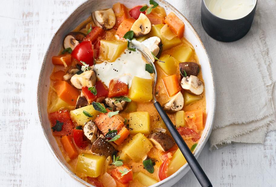 Cremiges Kartoffel-Gemüse-Gulasch mit Schmand für den Thermomix®
