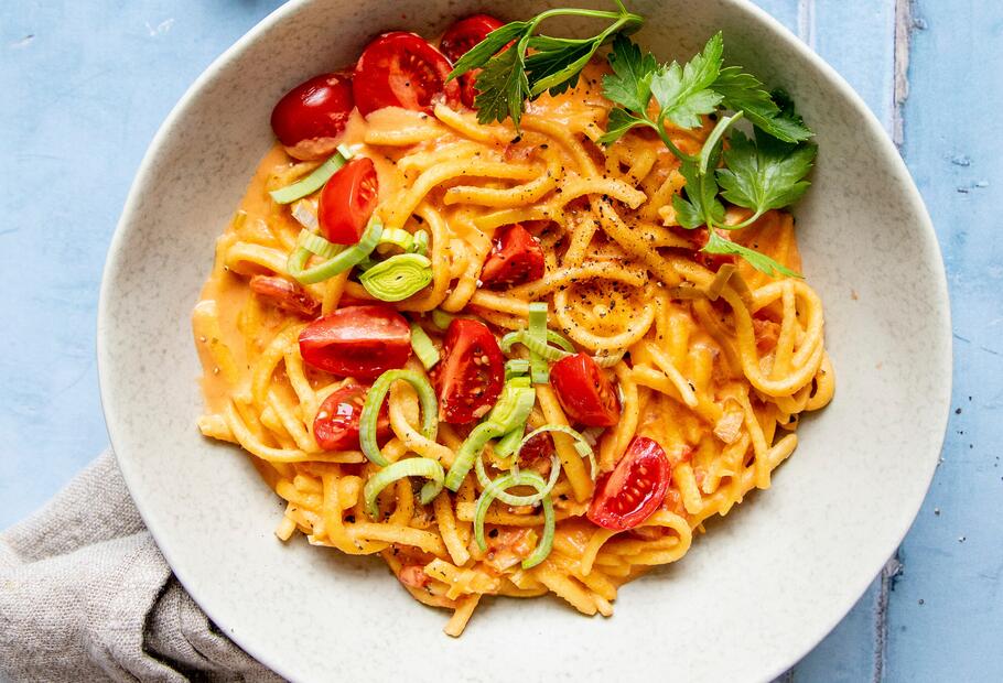 Spätzle mit cremiger Tomatensoße