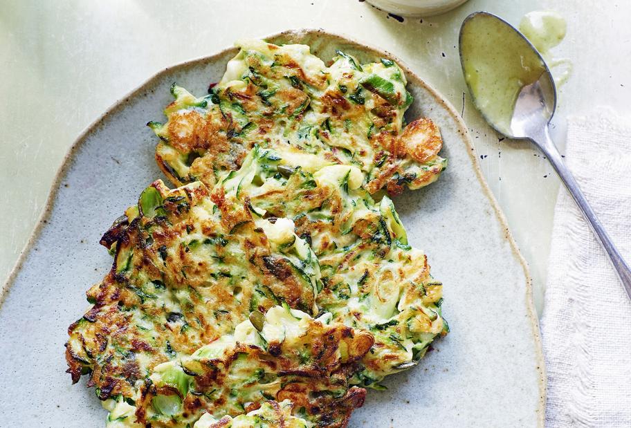 Grundrezept für knusprige Zucchinipuffer