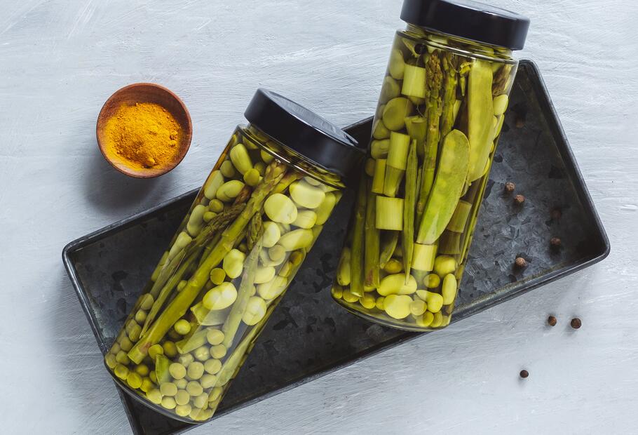 Grünes Gemüse im Glas