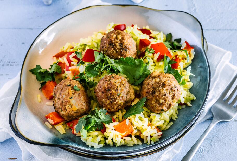 Ajvar-Reis mit scharfen Hackbällchen