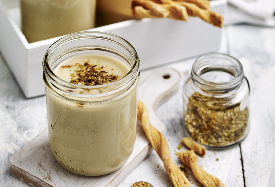 Blumenkohlcremesuppe mit Brotsticks