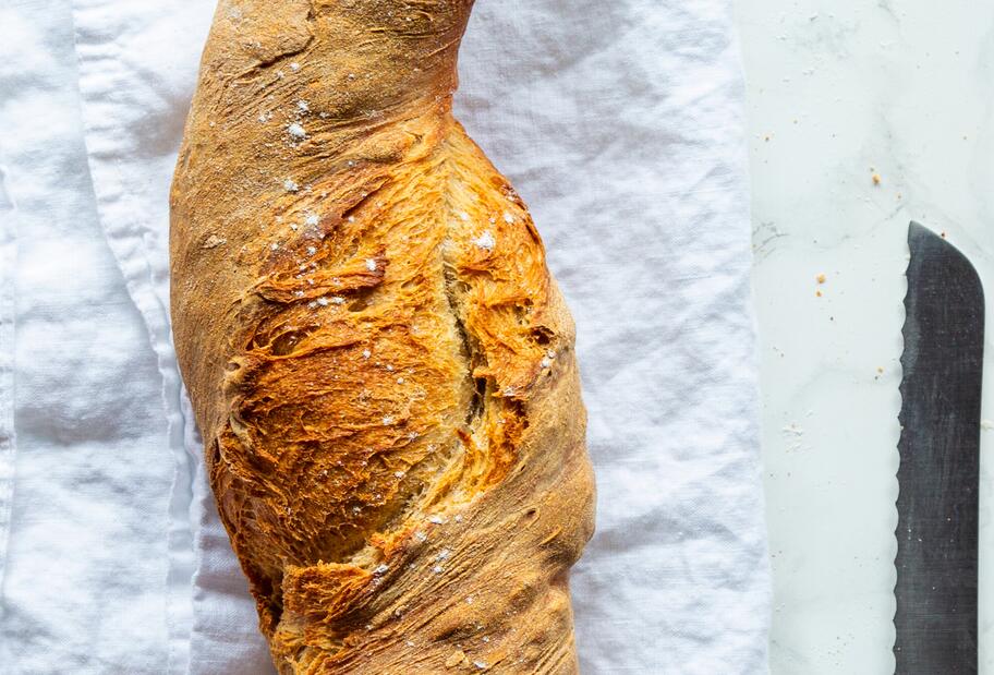 Knuspriges Dinkelbaguette mit Sauerteig