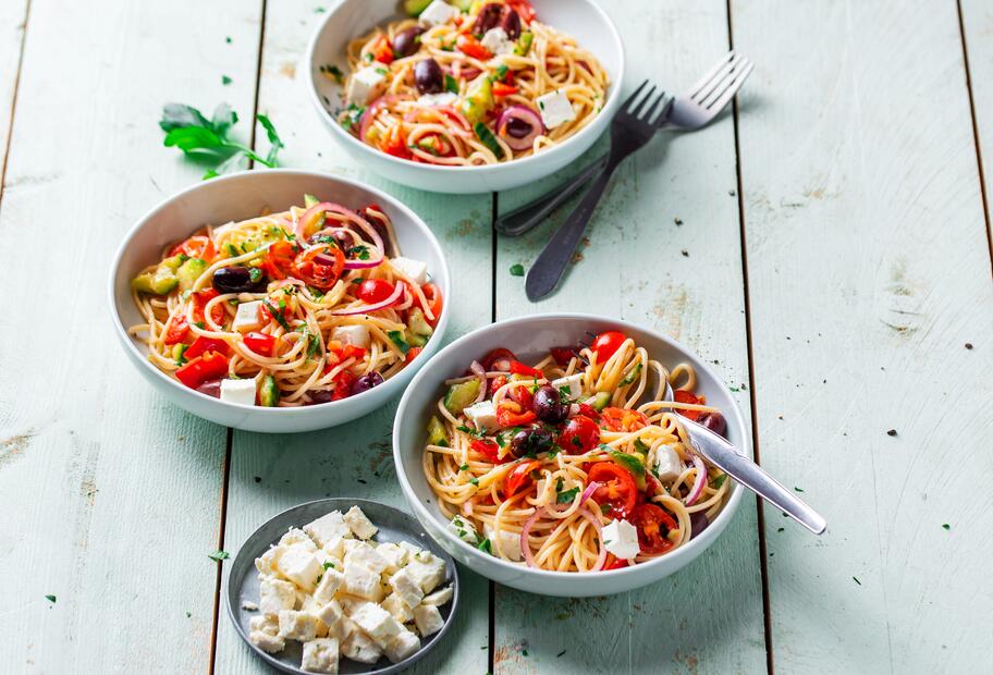 Griechischer Spaghettisalat in 30 Minuten